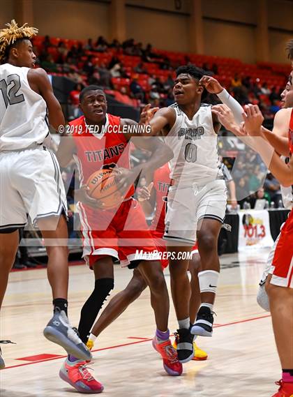 Thumbnail 3 in Jacksonville  vs. Gulliver Prep (King Cotton Classic) photogallery.