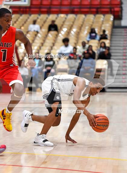 Thumbnail 3 in Jacksonville  vs. Gulliver Prep (King Cotton Classic) photogallery.