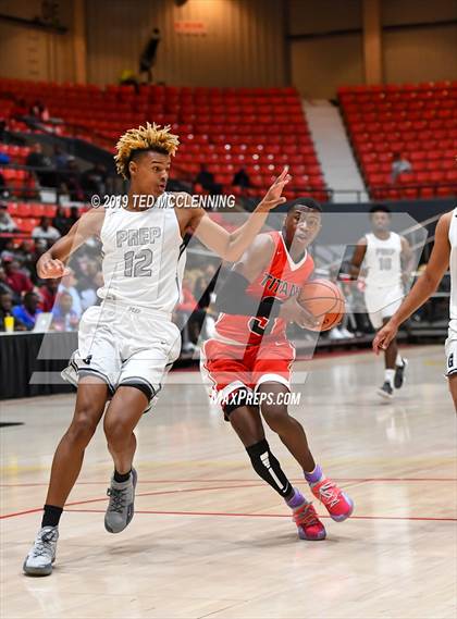 Thumbnail 3 in Jacksonville  vs. Gulliver Prep (King Cotton Classic) photogallery.