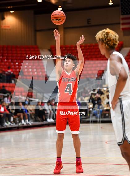 Thumbnail 3 in Jacksonville  vs. Gulliver Prep (King Cotton Classic) photogallery.