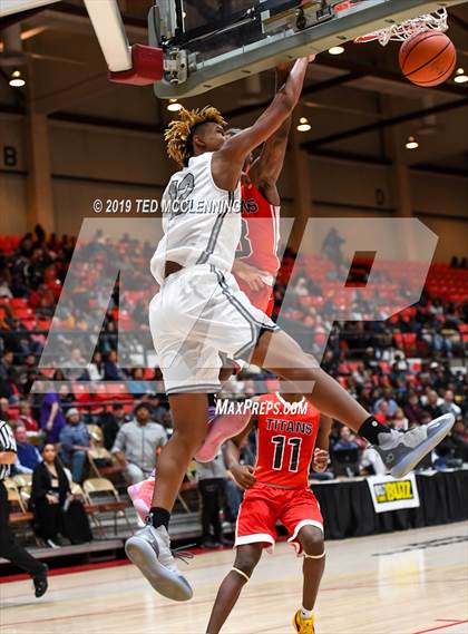 Thumbnail 3 in Jacksonville  vs. Gulliver Prep (King Cotton Classic) photogallery.