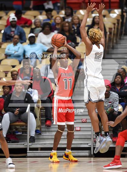 Thumbnail 3 in Jacksonville  vs. Gulliver Prep (King Cotton Classic) photogallery.