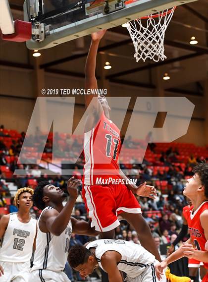 Thumbnail 3 in Jacksonville  vs. Gulliver Prep (King Cotton Classic) photogallery.