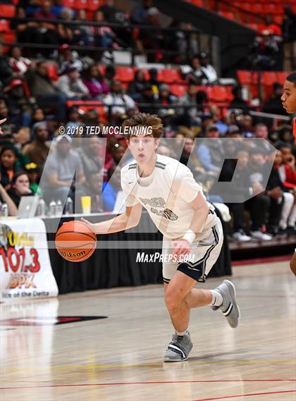 Thumbnail 3 in Jacksonville  vs. Gulliver Prep (King Cotton Classic) photogallery.