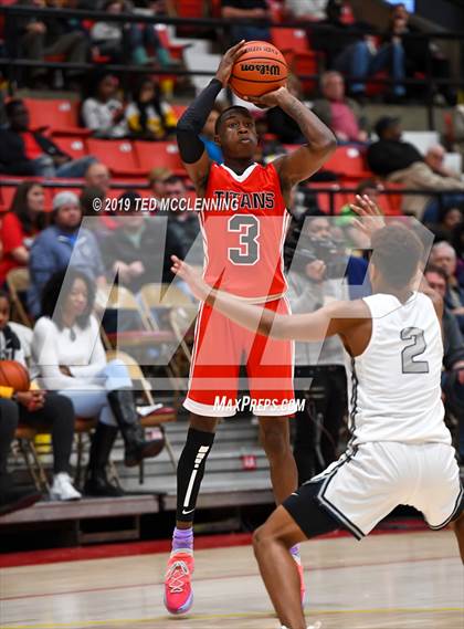 Thumbnail 2 in Jacksonville  vs. Gulliver Prep (King Cotton Classic) photogallery.