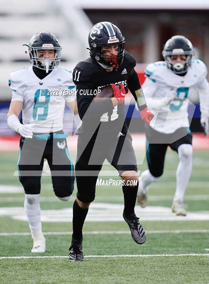 Thumbnail 1 in Corner Canyon vs. Farmington (UHSAA 6A Semifinal) photogallery.