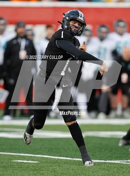 Thumbnail 1 in Corner Canyon vs. Farmington (UHSAA 6A Semifinal) photogallery.