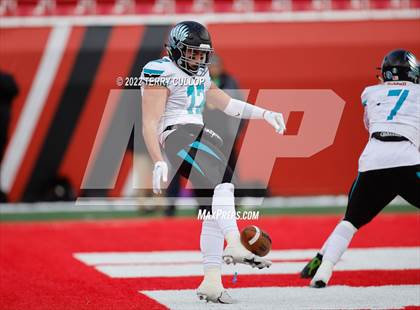 Thumbnail 1 in Corner Canyon vs. Farmington (UHSAA 6A Semifinal) photogallery.