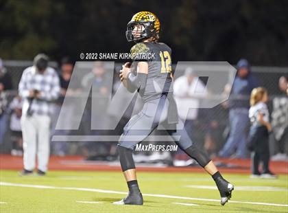 Thumbnail 2 in Grandview vs. Malakoff (3A Division 1 Region 2 Quarterfinal) photogallery.