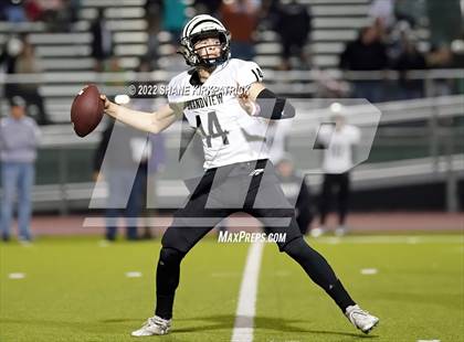 Thumbnail 2 in Grandview vs. Malakoff (3A Division 1 Region 2 Quarterfinal) photogallery.