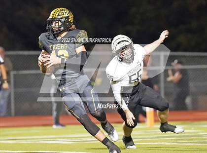 Thumbnail 3 in Grandview vs. Malakoff (3A Division 1 Region 2 Quarterfinal) photogallery.