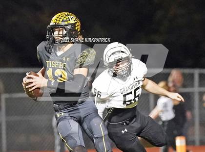 Thumbnail 2 in Grandview vs. Malakoff (3A Division 1 Region 2 Quarterfinal) photogallery.