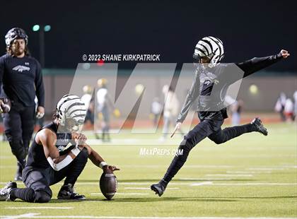 Thumbnail 1 in Grandview vs. Malakoff (3A Division 1 Region 2 Quarterfinal) photogallery.