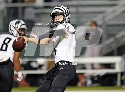 Thumbnail 2 in Grandview vs. Malakoff (3A Division 1 Region 2 Quarterfinal) photogallery.