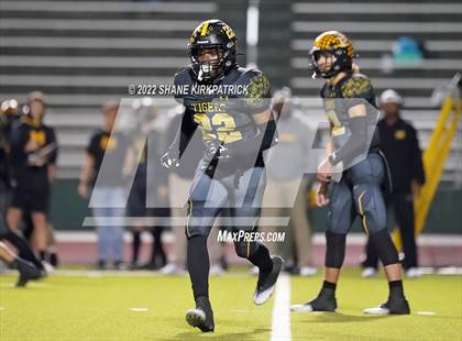 Thumbnail 3 in Grandview vs. Malakoff (3A Division 1 Region 2 Quarterfinal) photogallery.
