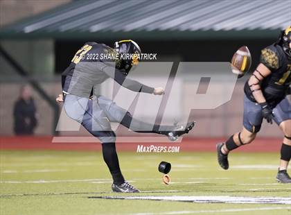 Thumbnail 2 in Grandview vs. Malakoff (3A Division 1 Region 2 Quarterfinal) photogallery.