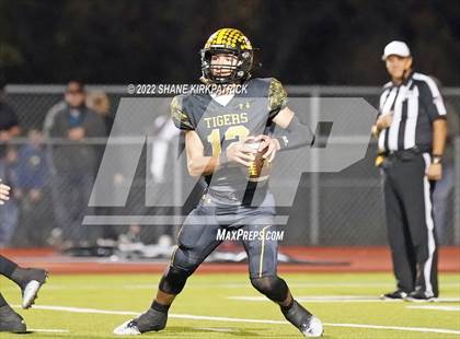 Thumbnail 3 in Grandview vs. Malakoff (3A Division 1 Region 2 Quarterfinal) photogallery.