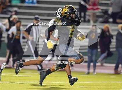 Thumbnail 3 in Grandview vs. Malakoff (3A Division 1 Region 2 Quarterfinal) photogallery.