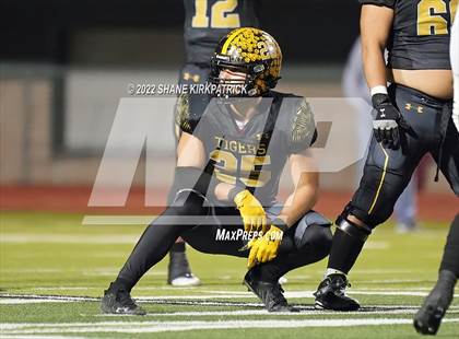 Thumbnail 3 in Grandview vs. Malakoff (3A Division 1 Region 2 Quarterfinal) photogallery.