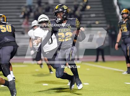 Thumbnail 1 in Grandview vs. Malakoff (3A Division 1 Region 2 Quarterfinal) photogallery.