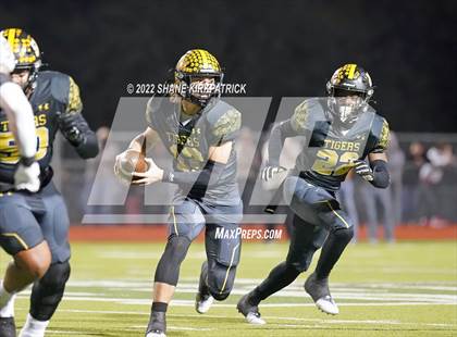 Thumbnail 1 in Grandview vs. Malakoff (3A Division 1 Region 2 Quarterfinal) photogallery.
