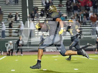 Thumbnail 2 in Grandview vs. Malakoff (3A Division 1 Region 2 Quarterfinal) photogallery.