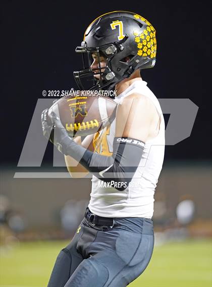 Thumbnail 2 in Grandview vs. Malakoff (3A Division 1 Region 2 Quarterfinal) photogallery.