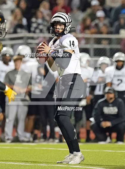 Thumbnail 2 in Grandview vs. Malakoff (3A Division 1 Region 2 Quarterfinal) photogallery.