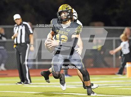 Thumbnail 1 in Grandview vs. Malakoff (3A Division 1 Region 2 Quarterfinal) photogallery.