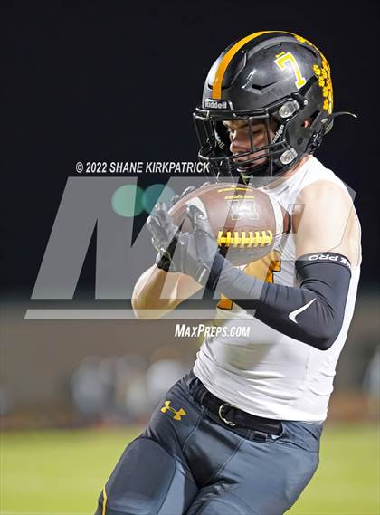 Thumbnail 3 in Grandview vs. Malakoff (3A Division 1 Region 2 Quarterfinal) photogallery.