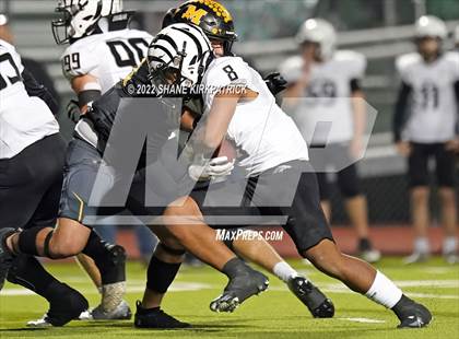 Thumbnail 2 in Grandview vs. Malakoff (3A Division 1 Region 2 Quarterfinal) photogallery.