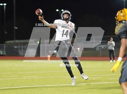 Thumbnail 2 in Grandview vs. Malakoff (3A Division 1 Region 2 Quarterfinal) photogallery.