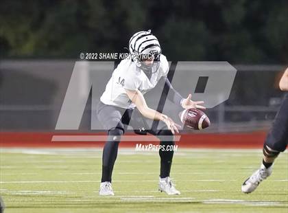 Thumbnail 2 in Grandview vs. Malakoff (3A Division 1 Region 2 Quarterfinal) photogallery.