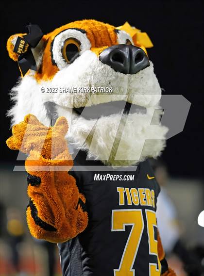 Thumbnail 3 in Grandview vs. Malakoff (3A Division 1 Region 2 Quarterfinal) photogallery.