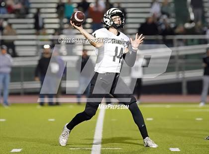 Thumbnail 3 in Grandview vs. Malakoff (3A Division 1 Region 2 Quarterfinal) photogallery.