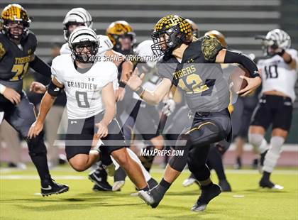 Thumbnail 3 in Grandview vs. Malakoff (3A Division 1 Region 2 Quarterfinal) photogallery.