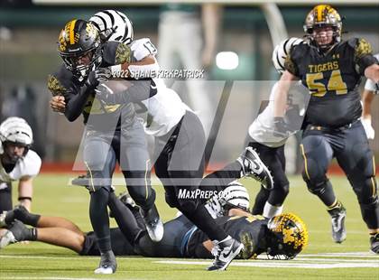 Thumbnail 2 in Grandview vs. Malakoff (3A Division 1 Region 2 Quarterfinal) photogallery.
