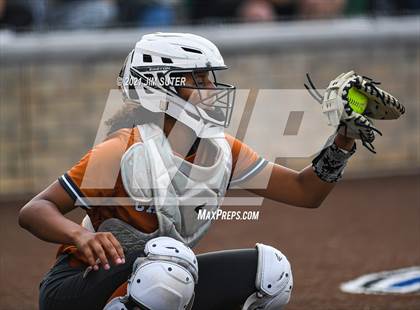 Thumbnail 3 in Caldwell vs Franklin (UIL 3A Bi-District Playoff) photogallery.