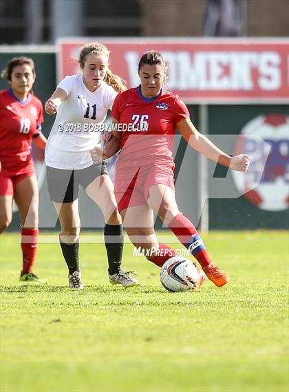 Thumbnail 3 in Chavez vs. Buchanan photogallery.