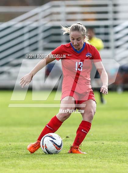 Thumbnail 2 in Chavez vs. Buchanan photogallery.