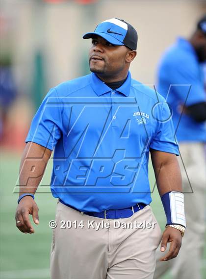 Thumbnail 3 in Tyler vs. Aledo (UIL 5A Division 1 Semifinal) photogallery.
