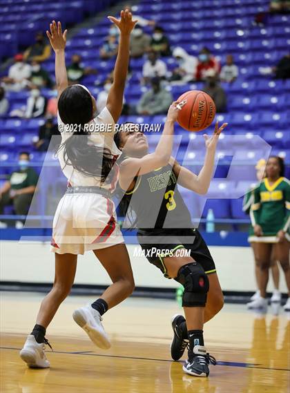 Thumbnail 2 in DeSoto vs. Tyler Legacy (UIL 6A Area) photogallery.
