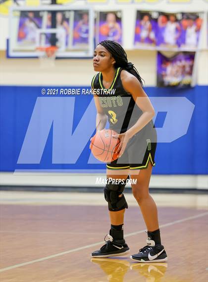 Thumbnail 3 in DeSoto vs. Tyler Legacy (UIL 6A Area) photogallery.