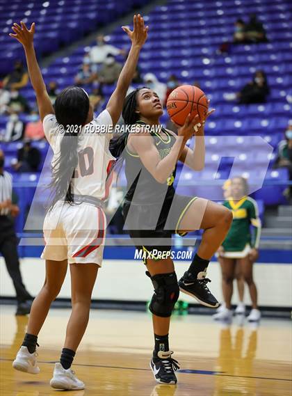 Thumbnail 1 in DeSoto vs. Tyler Legacy (UIL 6A Area) photogallery.