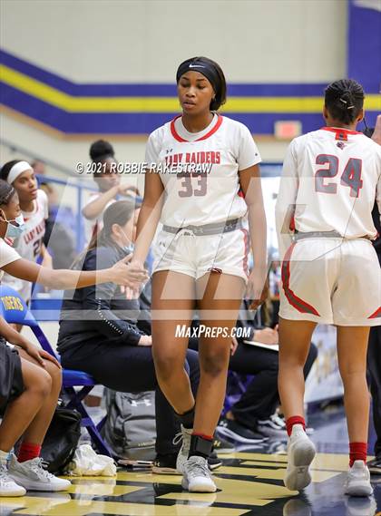 Thumbnail 3 in DeSoto vs. Tyler Legacy (UIL 6A Area) photogallery.