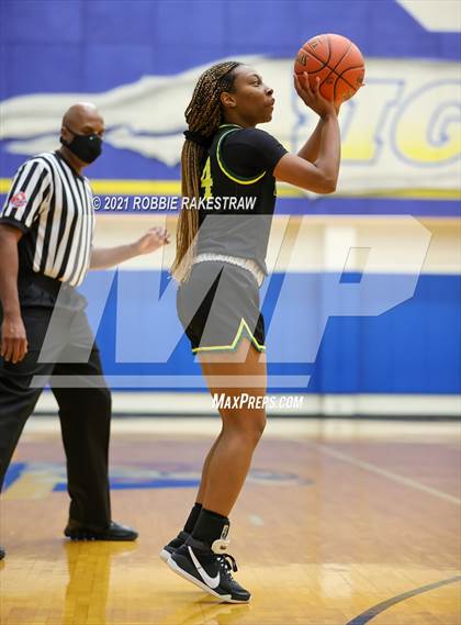 Thumbnail 3 in DeSoto vs. Tyler Legacy (UIL 6A Area) photogallery.