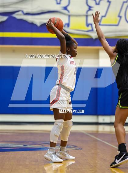 Thumbnail 1 in DeSoto vs. Tyler Legacy (UIL 6A Area) photogallery.