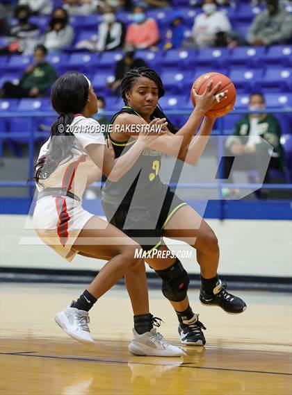 Thumbnail 1 in DeSoto vs. Tyler Legacy (UIL 6A Area) photogallery.
