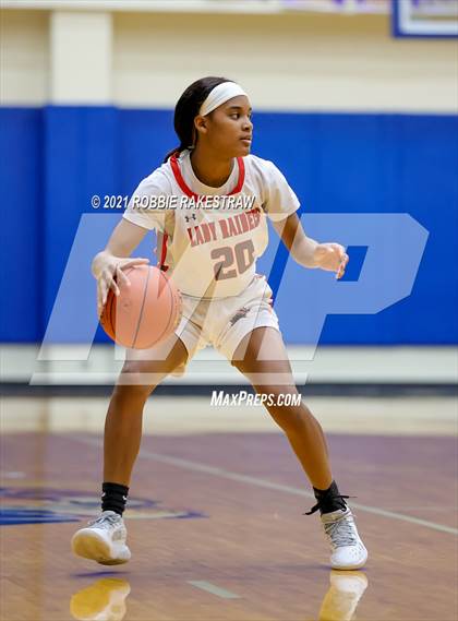 Thumbnail 2 in DeSoto vs. Tyler Legacy (UIL 6A Area) photogallery.
