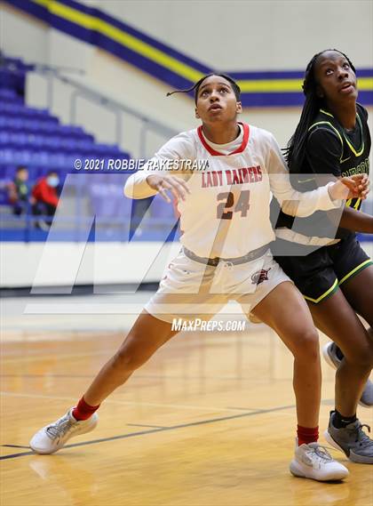 Thumbnail 3 in DeSoto vs. Tyler Legacy (UIL 6A Area) photogallery.